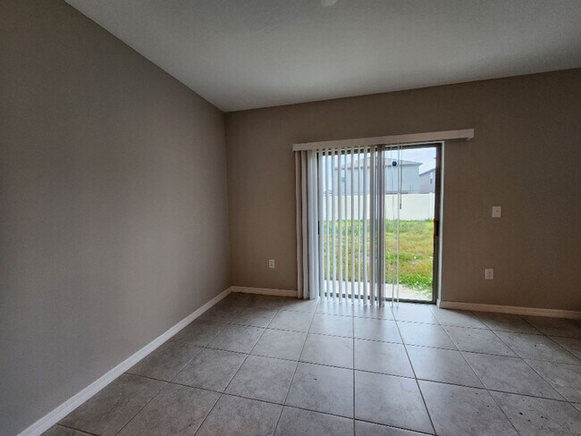 Building Photo - Gorgeous 4-Bedroom, 2.5-Bathroom Home in Riverview