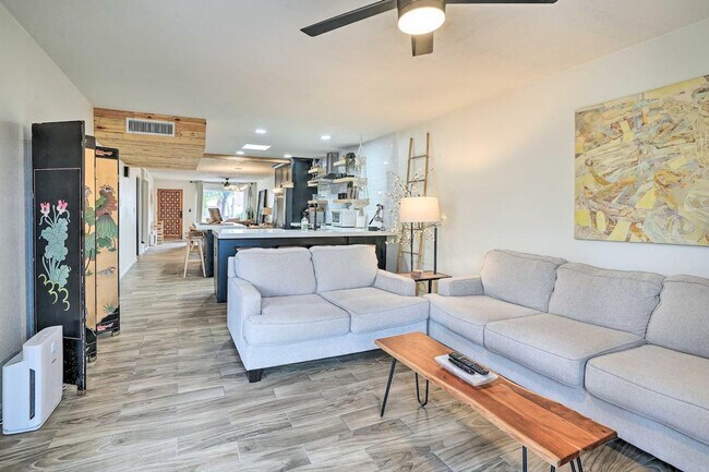 Building Photo - 292 S Desert Ave