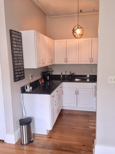 Building Photo - 4 Essex St