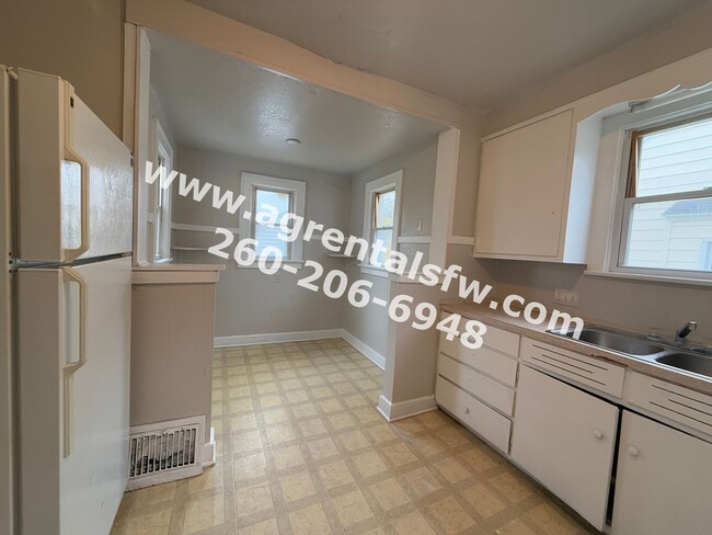 Building Photo - 2 Bedroom House - Section 8 OK! -  $300 of...