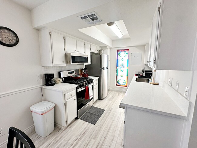 Building Photo - FULLY FURNISHED 2 BEDROOM CONDO WITH STRIP VIEWS