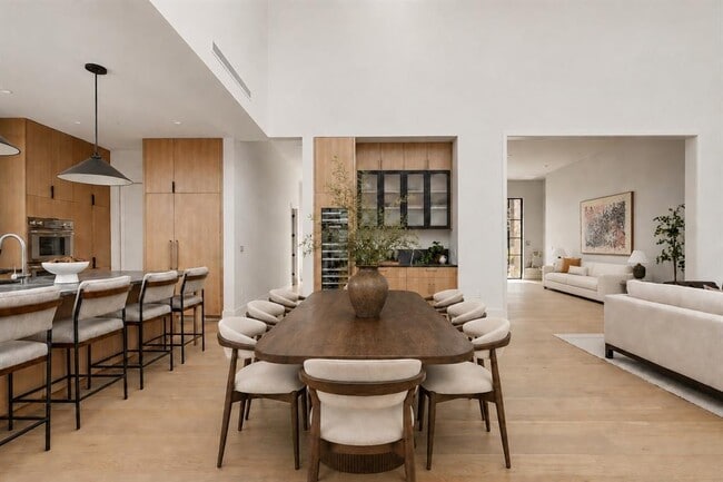 Building Photo - 6102 Forest Hills Dr