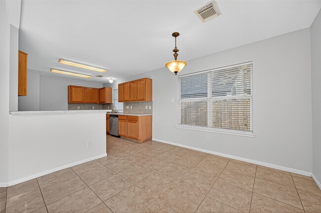 Building Photo - 16414 Sylvan Dale Dr
