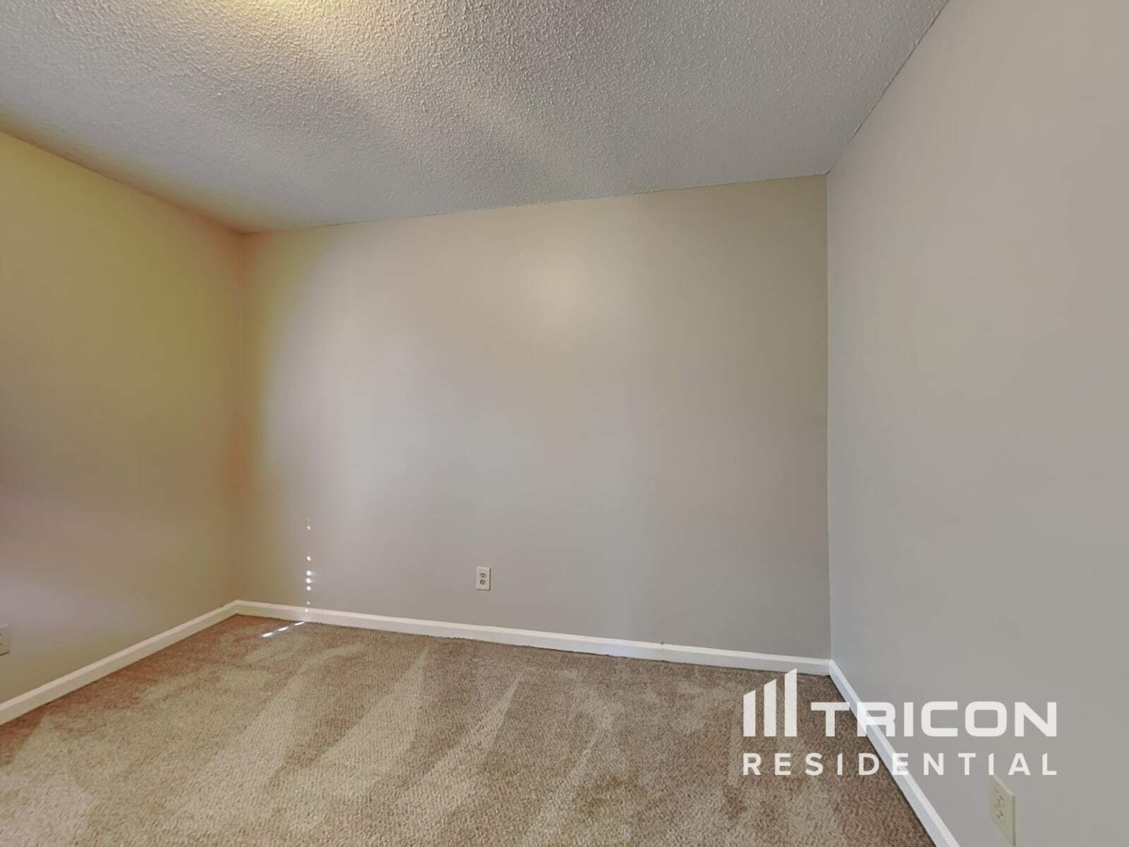 Building Photo - 389 Hillridge Dr