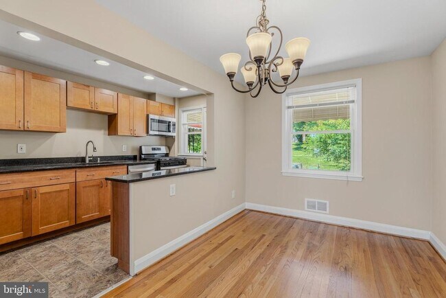 Building Photo - 586 Lucia Ave
