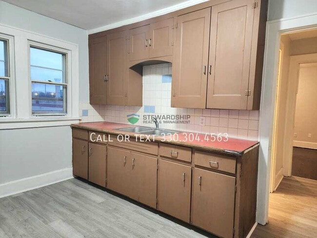 Building Photo - 1628 E Market St