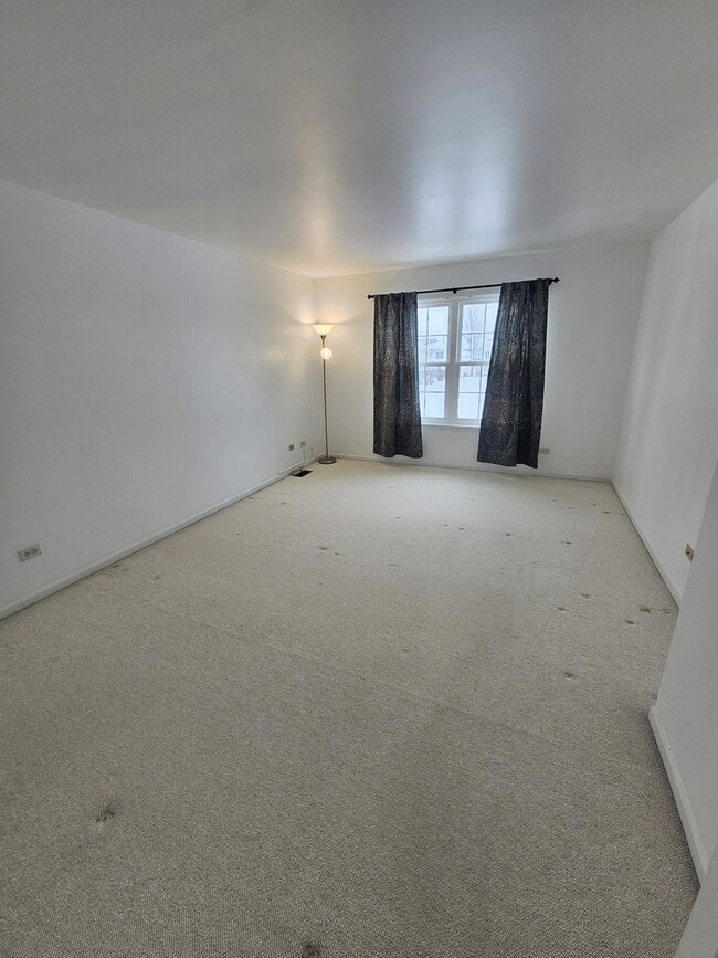 Building Photo - 1327 Sugar Ct