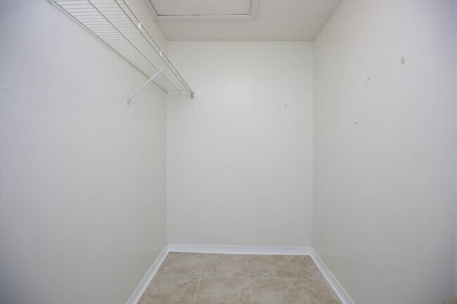 Building Photo - 6972 Weatherwood Dr