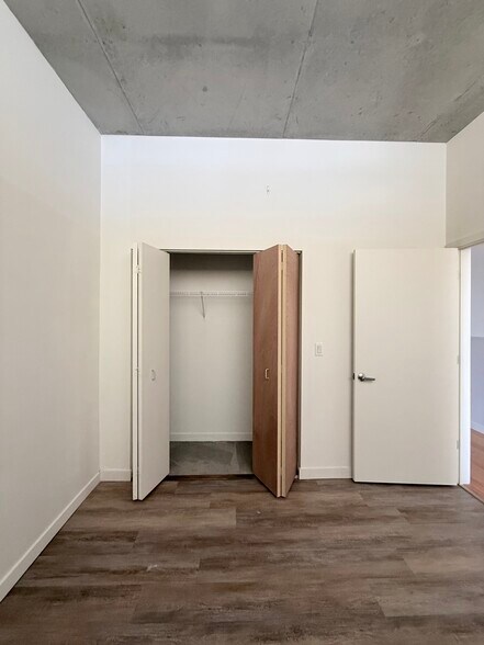 Building Photo - 235 W Van Buren St