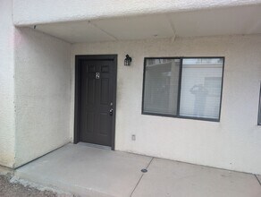 Building Photo - 2642 N Los Altos Ave