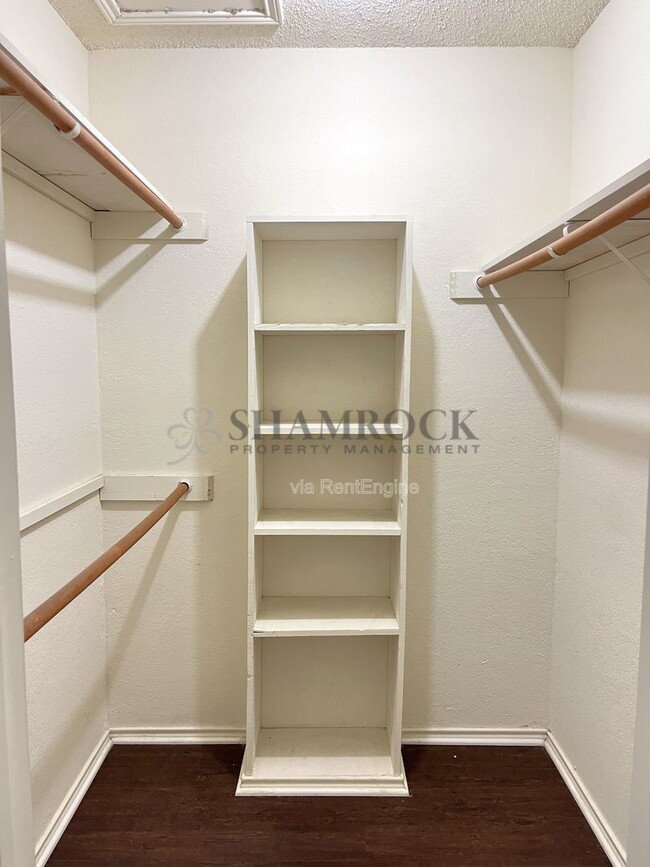 Building Photo - 214 Kettler Dr