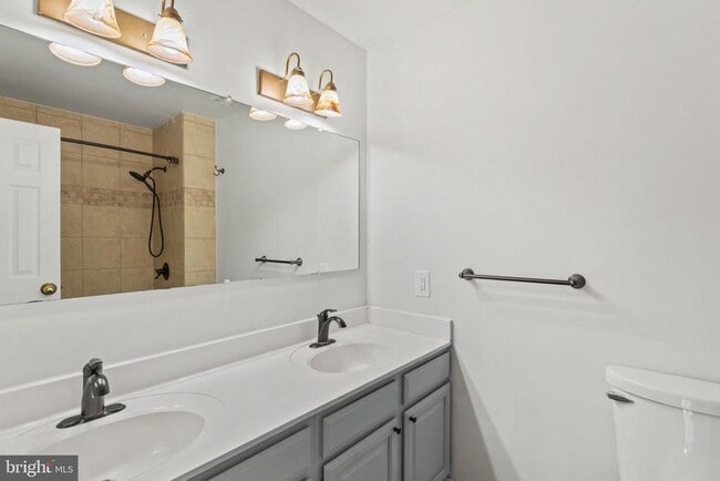 Building Photo - 6608 Beach Dr