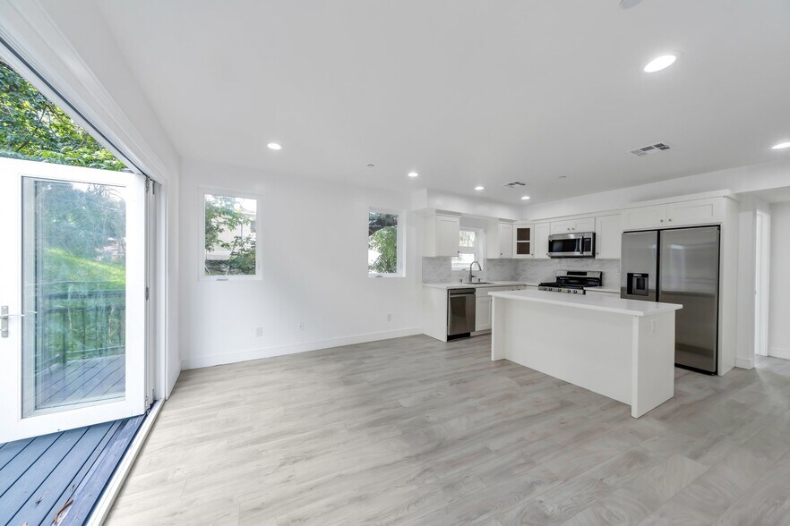 Building Photo - 7108 Ramsgate Ave