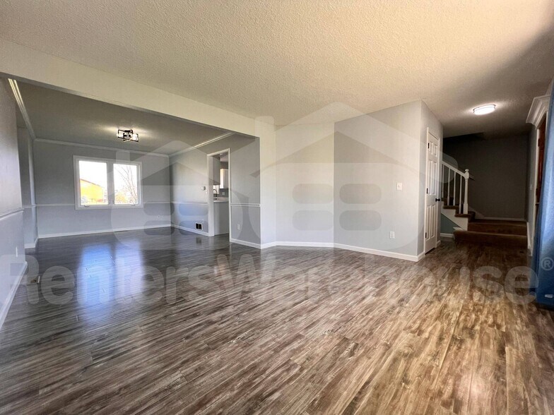 Building Photo - 1709 NE Sherman Ct