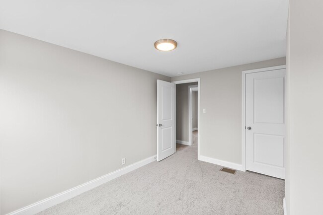 Building Photo - Charming 3-Bed Dutch Colonial with Modern Updates & Massive Yard – Minutes from German Village!