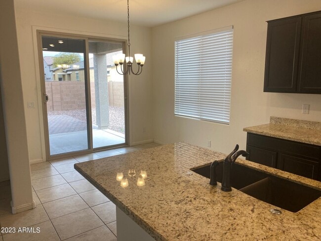 Building Photo - 826 W Nova Pl