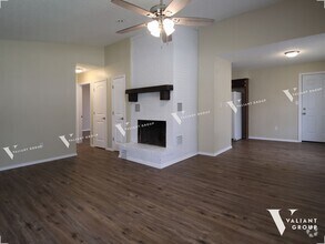 Building Photo - Recently Renovated 2-Bedroom, 1-Bathroom D...