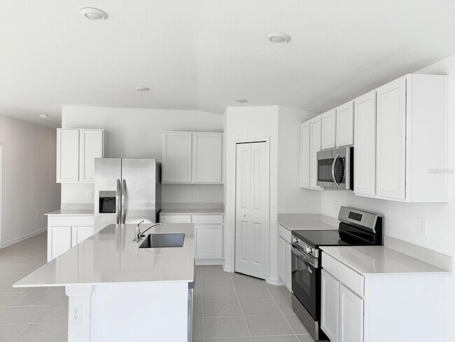 Building Photo - 2122 Chris Dr