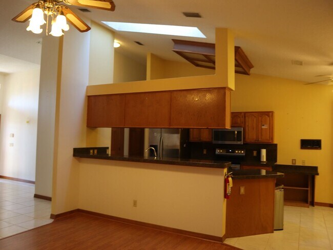 Building Photo - Beautiful Brick Home in Crystal Lakes Estate Call Carole Arcaro 386-216-4900 Deltona Lakes Realty