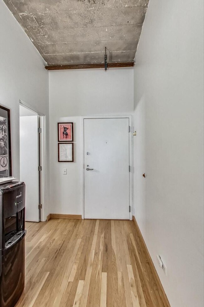 Building Photo - 110 N Peoria St