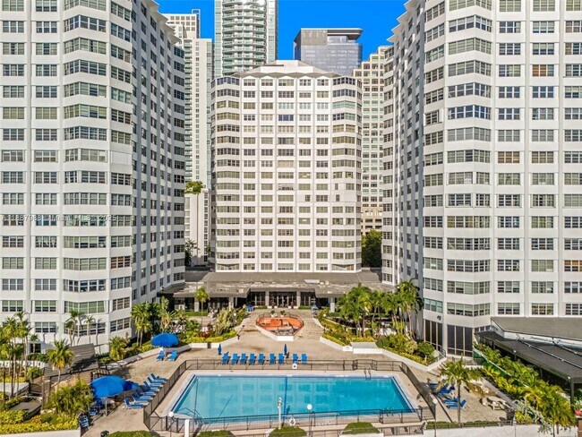 Building Photo - 801 Brickell Bay Dr