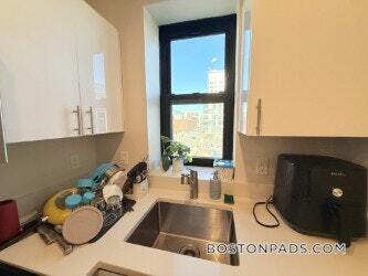 Building Photo - 829 Beacon St