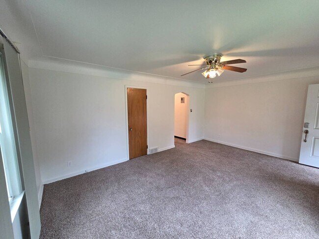 Building Photo - 1554 Luxor Rd