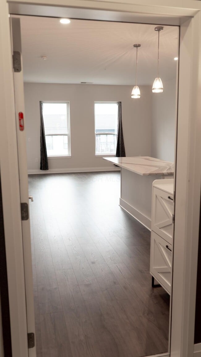 Building Photo - 6633 Dale Dr