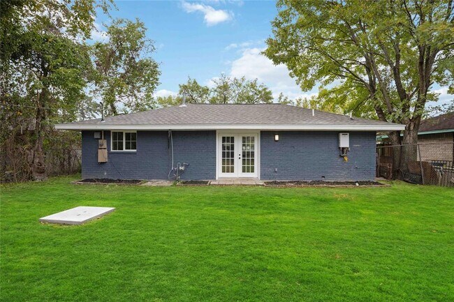 Building Photo - 6327 Mardale Dr