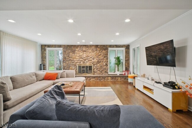 Building Photo - 5 Trombley Dr