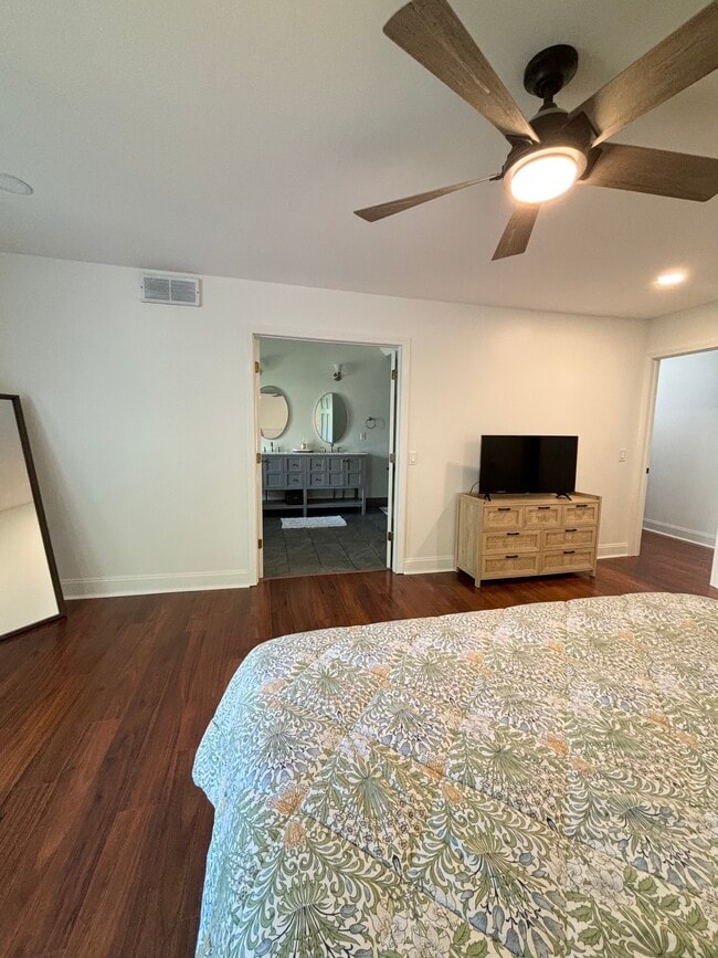 Building Photo - 6035 Whitegate Crossing