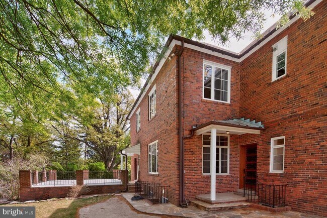 Building Photo - 5553 Little Falls Rd