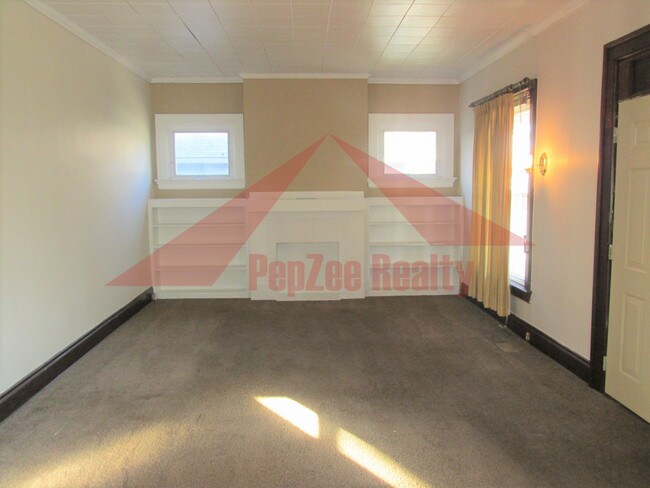 Building Photo - 2125 Catalpa Dr