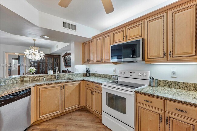 Building Photo - 9599 Weldon Cir