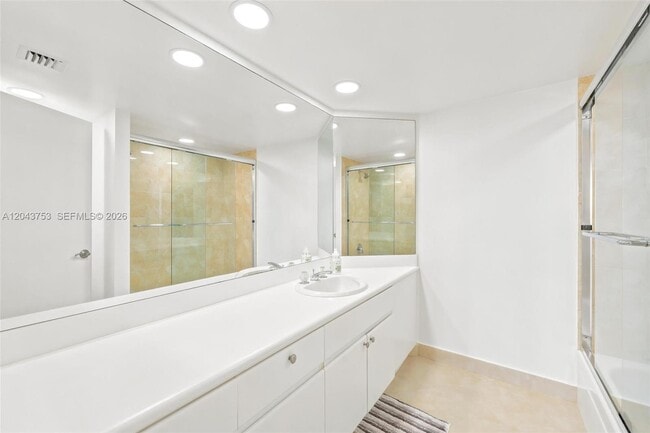 Building Photo - 16485 Collins Ave