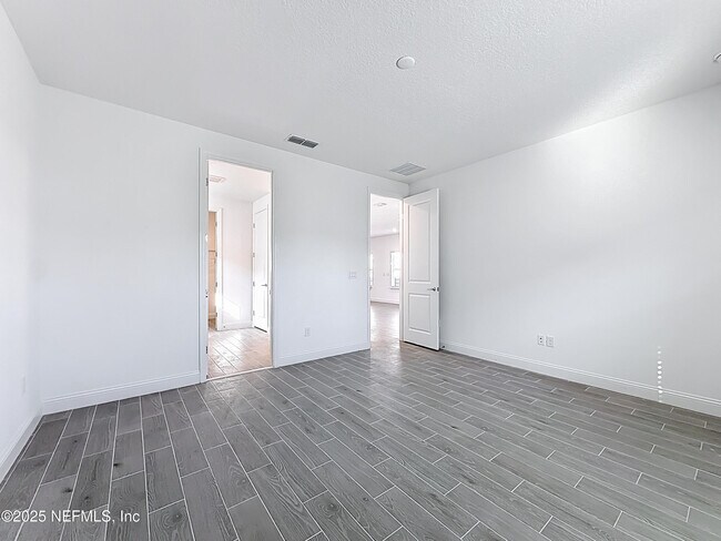 Building Photo - 289 Pentwater Rd