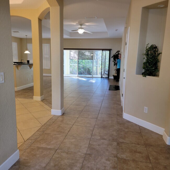 Building Photo - 77 Westland Run