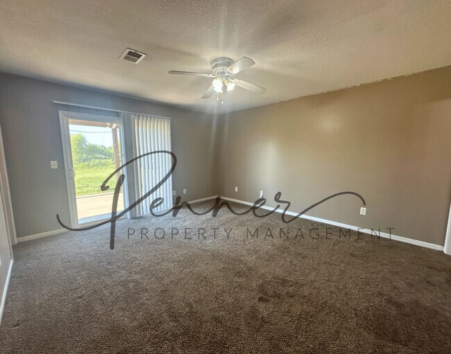 Building Photo - 1017 NW Willow Dr