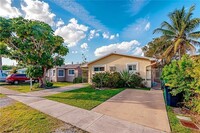 Building Photo - 2 bedroom in Dania FL 33304