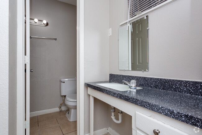 1BR,1BA-425SF - Brownstone Village