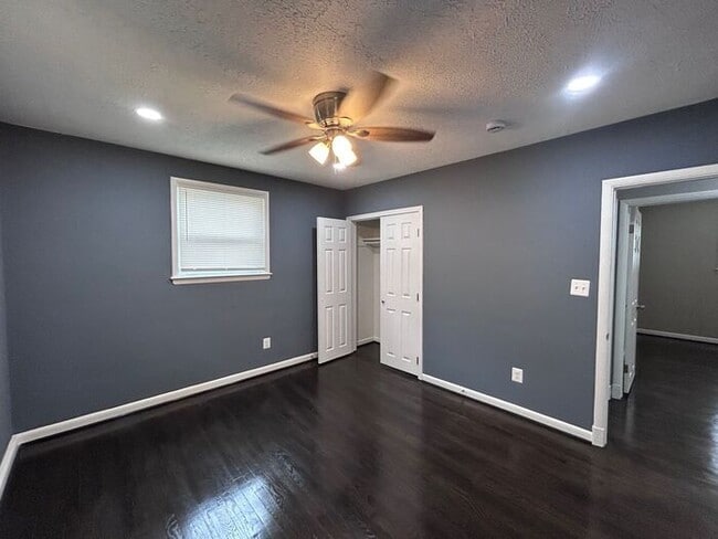 Building Photo - 4 Bedroom Single Family House