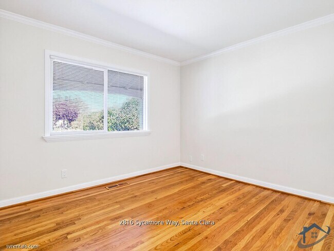 Building Photo - 2816 Sycamore Way