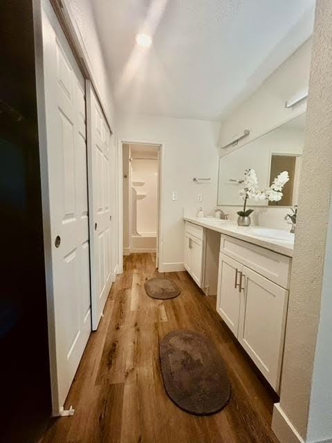 CY bathroom - Courtyard 525