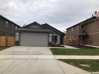 Building Photo - Single Level Home In NW Redmond Oregon