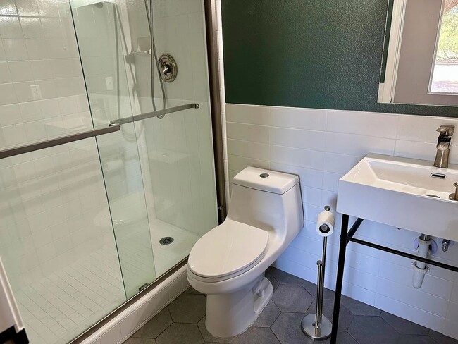 Building Photo - Beautiful single level townhome in Moon Valley!