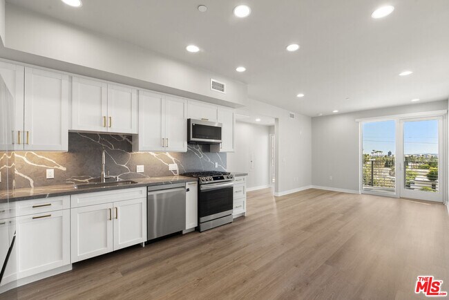 Building Photo - 7428 Santa Monica Blvd