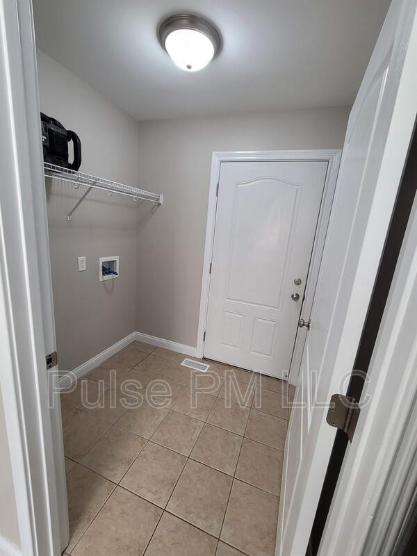 Building Photo - 10189 Chestnut Oak Dr