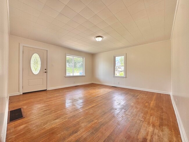 Building Photo - 107 N Robbins Ct