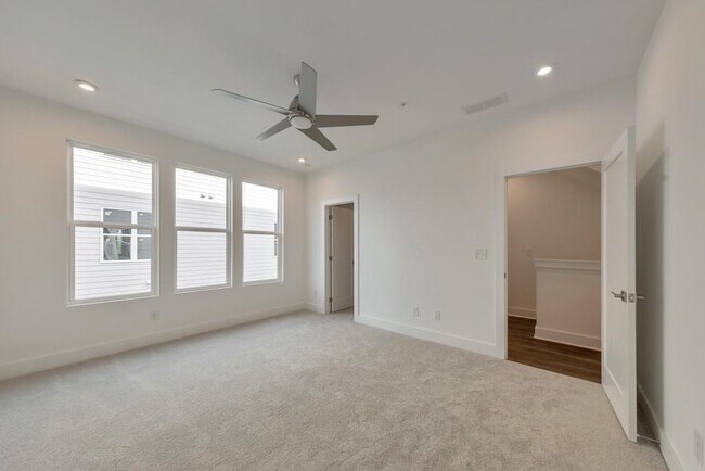 Building Photo - 515 Motivation Cir NW