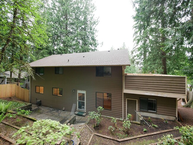 Building Photo - 4 Bed 2.5 Bath Single-Family House at the ...
